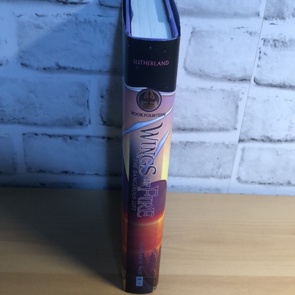 Wings of Fire #14 The Dangerous Gift - Picture 3 of 3